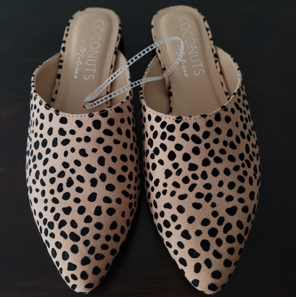 NWOT Coconuts by Matisse Flats